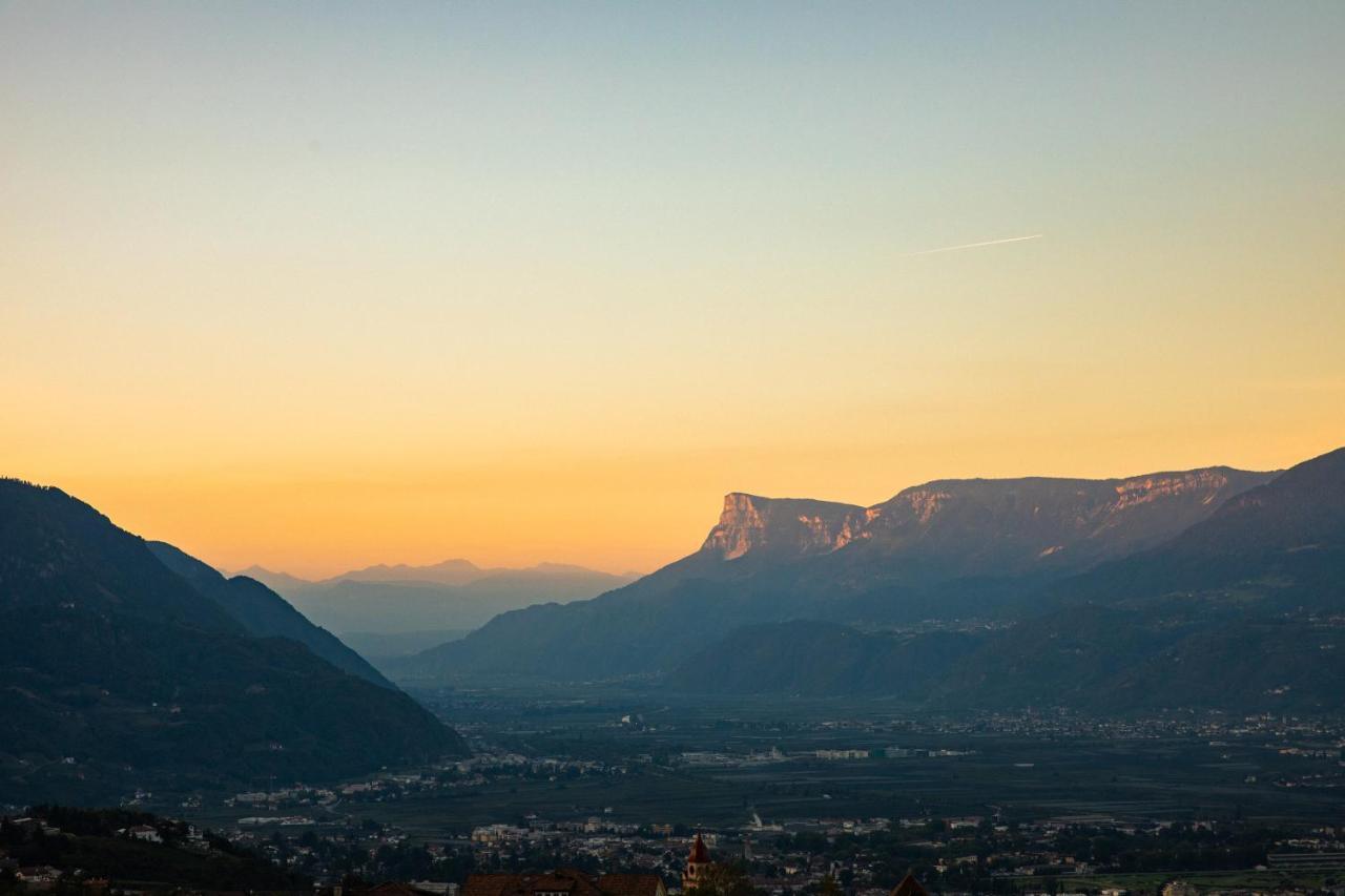 Hotel Patrizia Tirolo Bagian luar foto