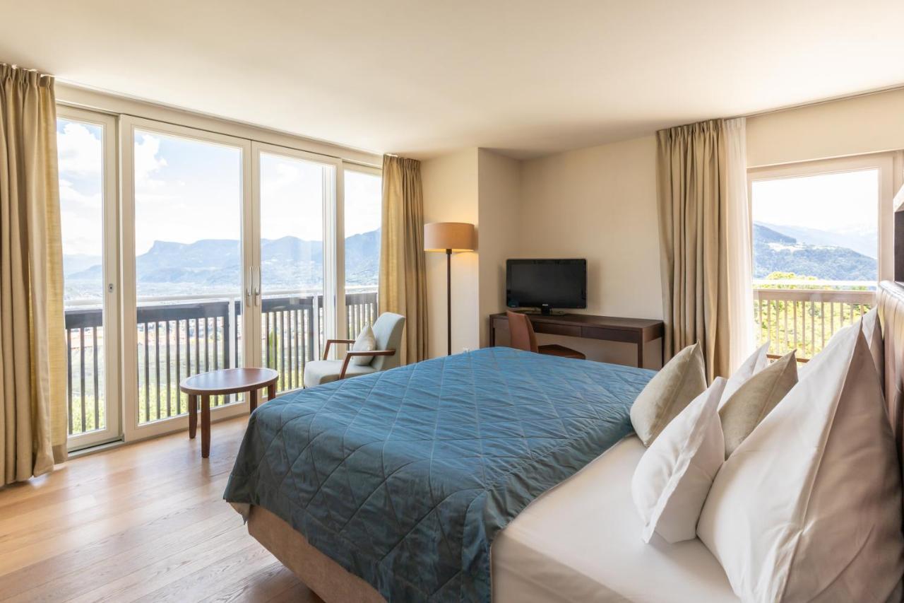 Hotel Patrizia Tirolo Bagian luar foto