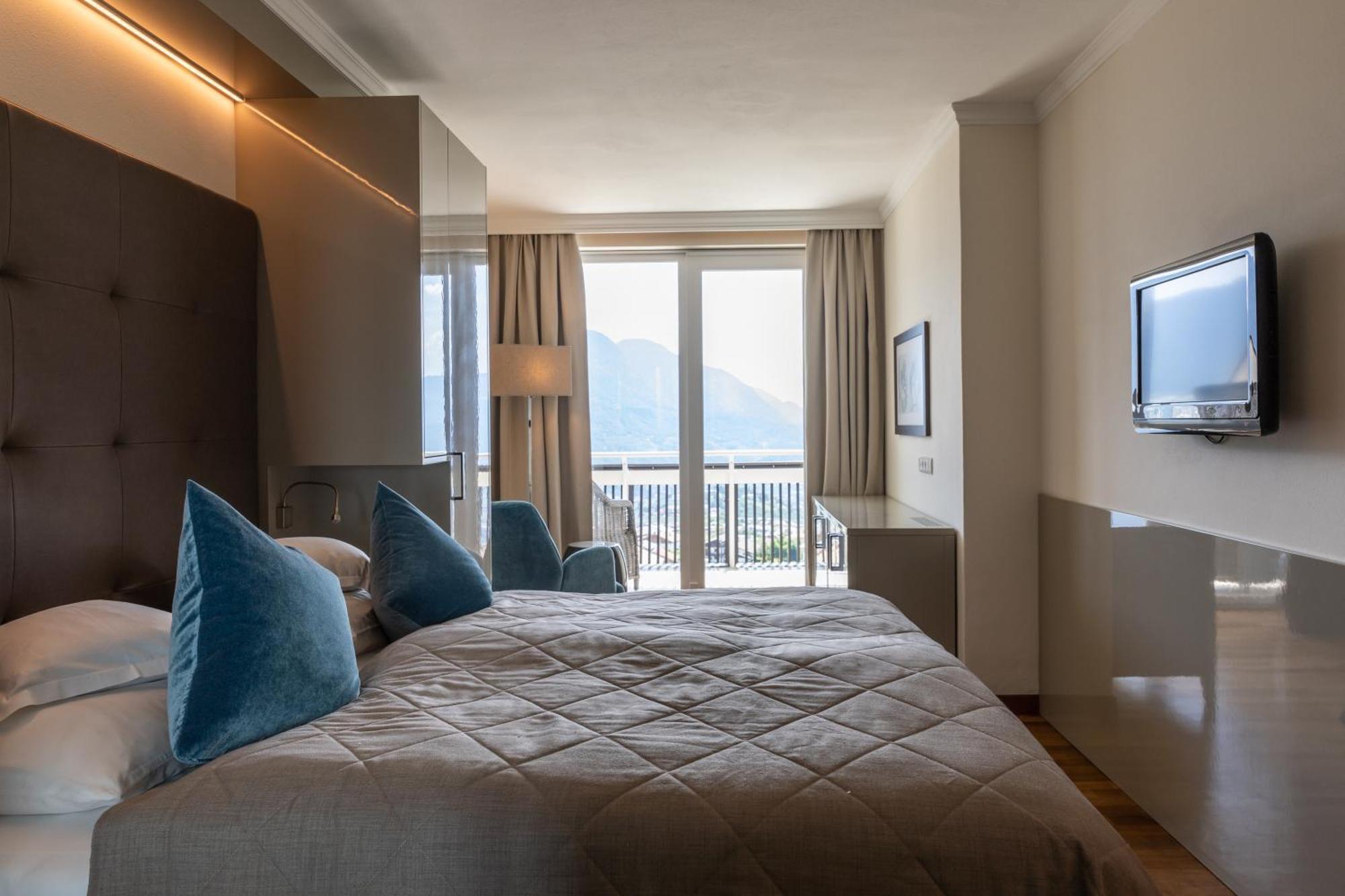 Hotel Patrizia Tirolo Bagian luar foto