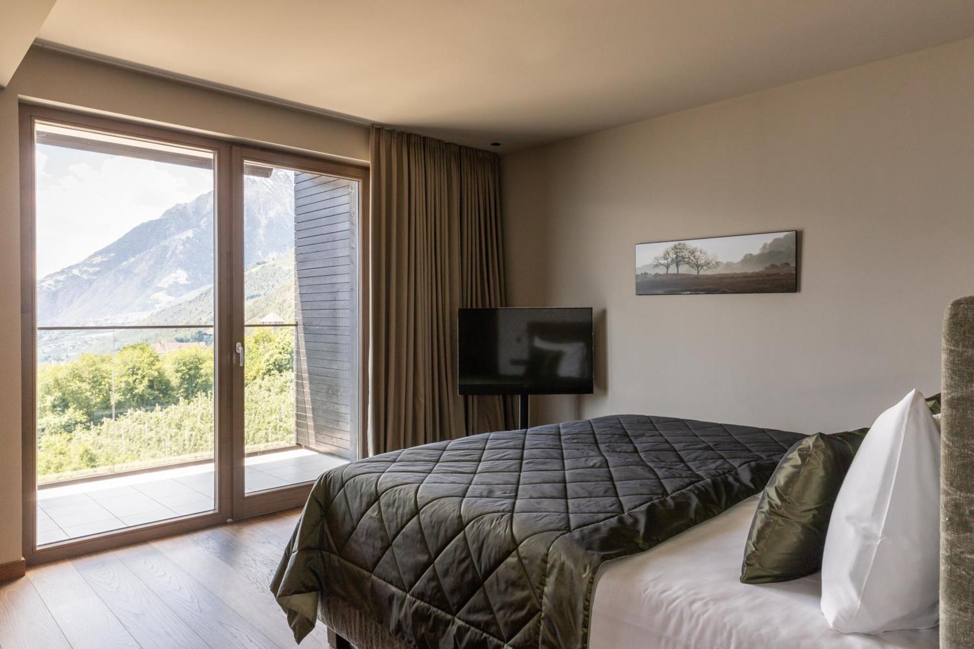 Hotel Patrizia Tirolo Bagian luar foto