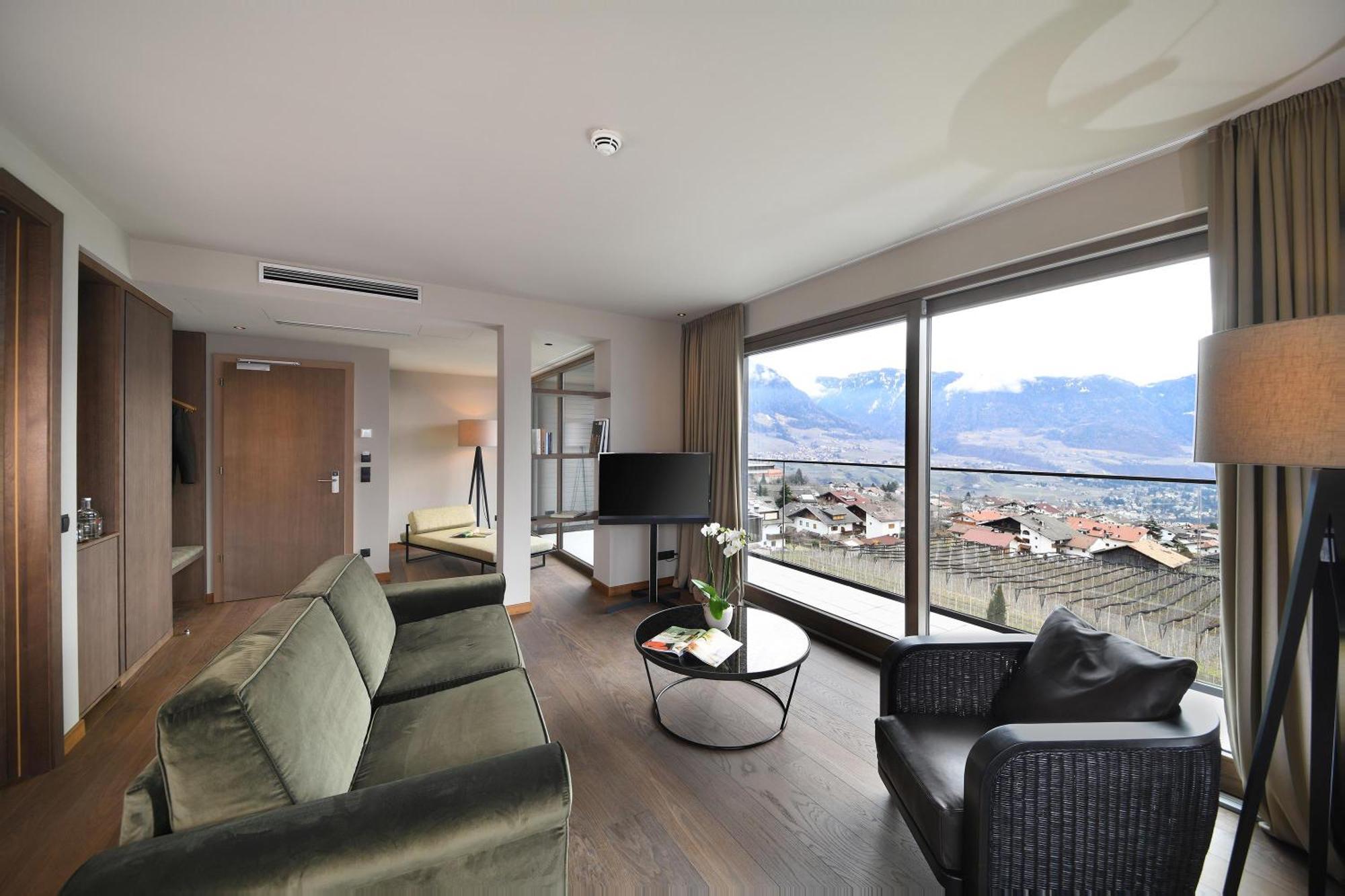 Hotel Patrizia Tirolo Bagian luar foto