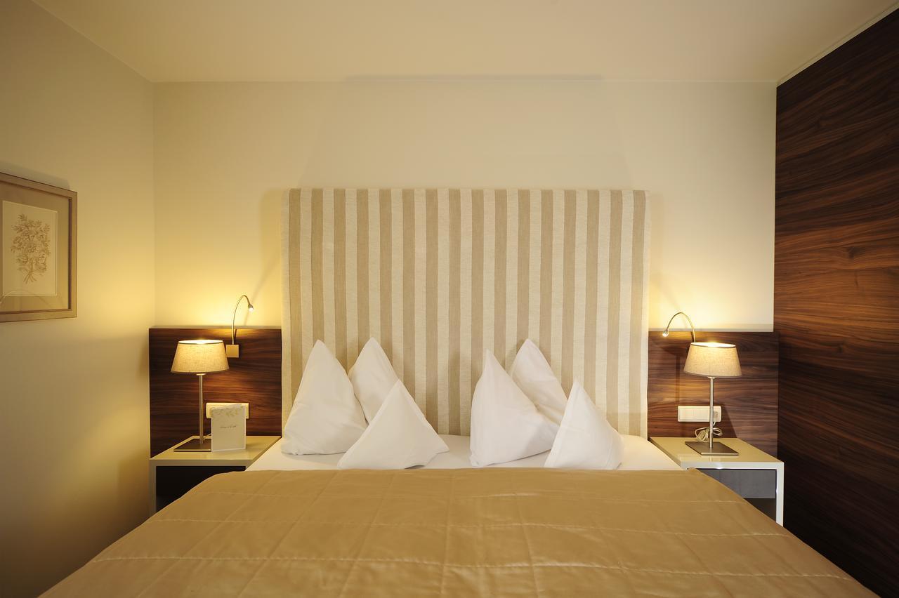 Hotel Patrizia Tirolo Bagian luar foto