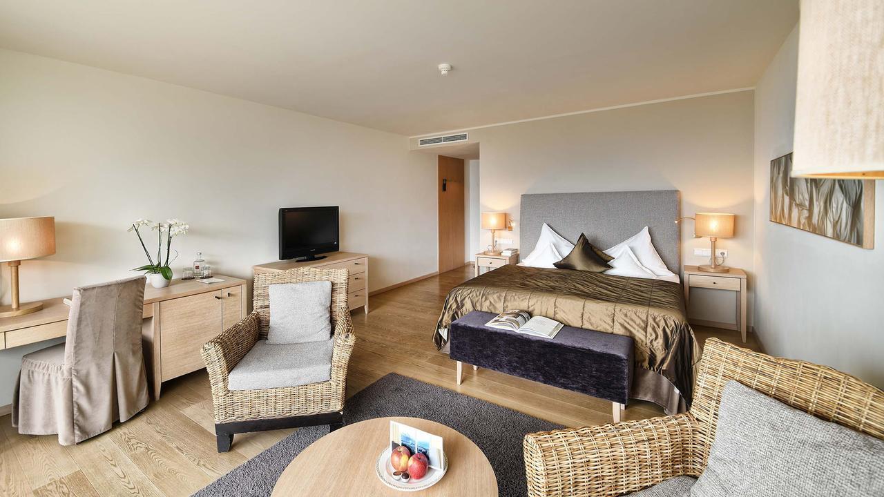 Hotel Patrizia Tirolo Bagian luar foto